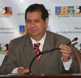Ministro Carlos Lupi durante coletiva apos divulgaçao do Caged de outubro de 2010.